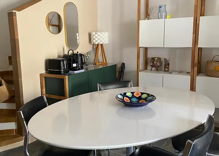 Cozy Cocoon 300m De La * 博尔戈